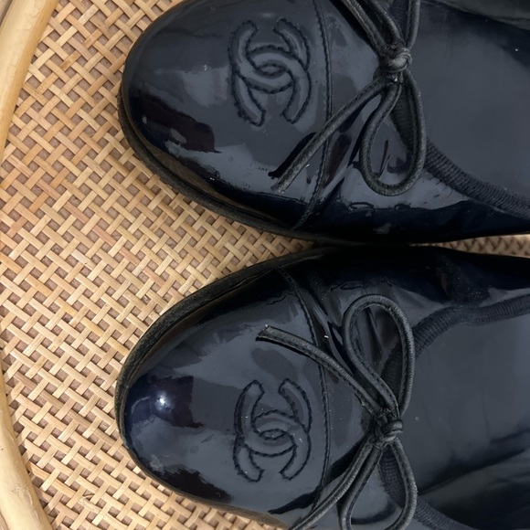 Dark Navy Patent Leather Chanel Ballet Flats. Size 9.5 - Picture 2 of 9